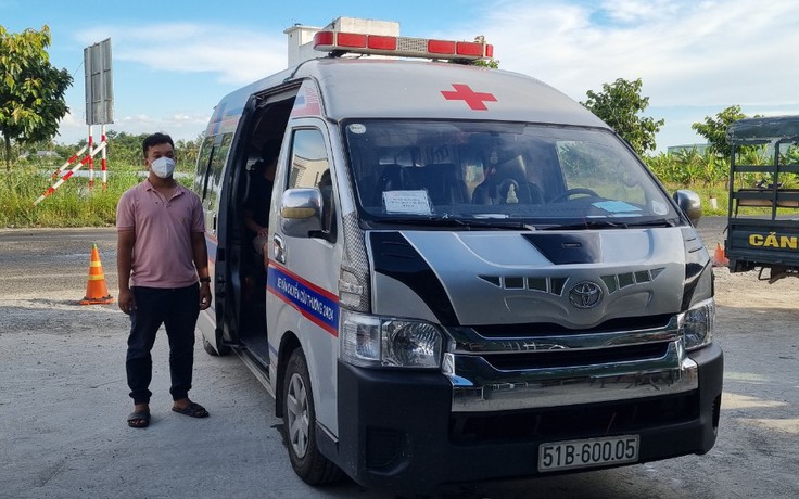 Kiên Giang: Bắt quả tang 2 xe cứu thương chở thuê người từ vùng dịch về quê