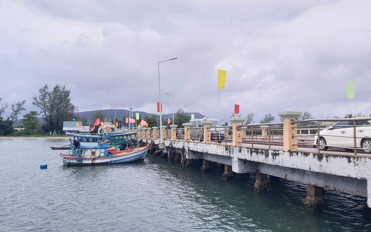 Kiên Giang: Tàu ra đảo Phú Quốc tạm ngưng hoạt động do thời tiết xấu