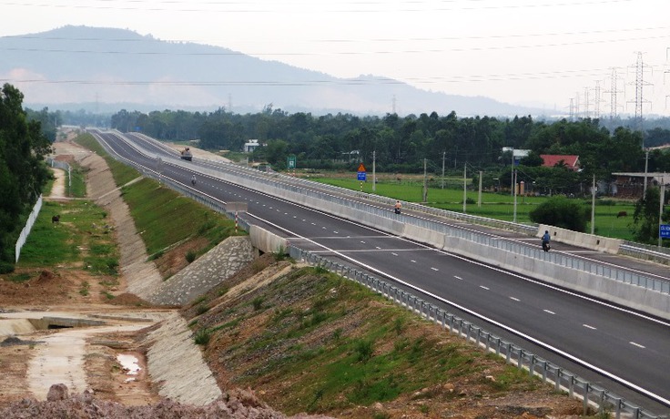 Ngắm cao tốc hơn 1,6 tỉ USD chạy 120km/giờ đầu tiên ở miền Trung