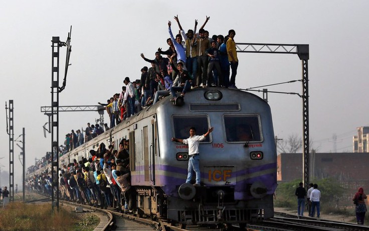 Đu tàu lửa giữa Mumbai