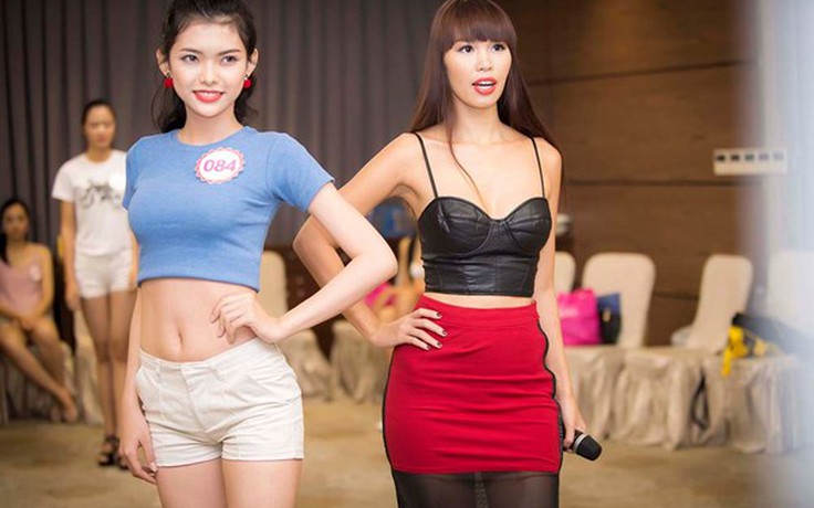 Hà Anh mặc mát mẻ thị phạm catwalk thí sinh Hoa hậu Việt Nam