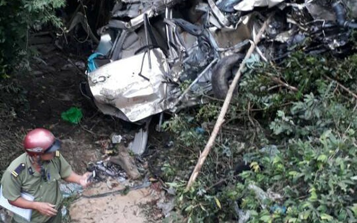 Tai nạn đường sắt, 4 người chết: Ô tô bị tông, văng xa hơn 40m