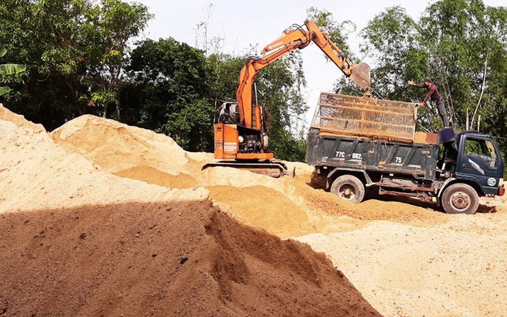Bình Định: Xử lý bãi cát lậu ngang nhiên hoạt động ở Tuy Phước
