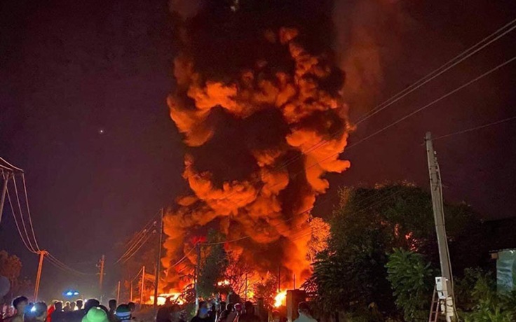 Bình Định: Cháy cơ sở phế liệu rộng gần 2.000 m2