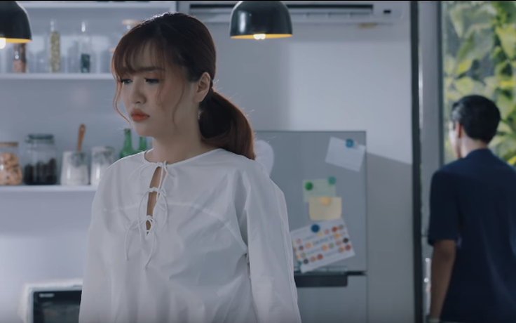 Bích Phương u sầu trong MV 'Cớ sao giờ lại chia xa'