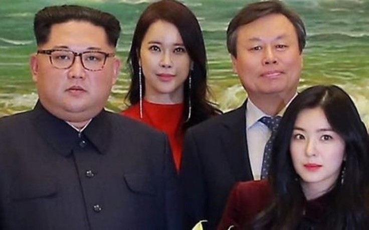 Bức ảnh người đẹp Hàn Quốc bên ông Kim Jong Un gây chú ý