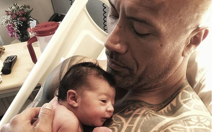 Sao cơ bắp 'The Rock' khoe con gái mới sinh