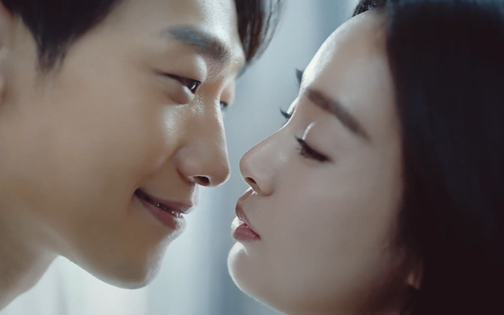 Kim Tae Hee và Bi Rain tình tứ trong clip quảng cáo