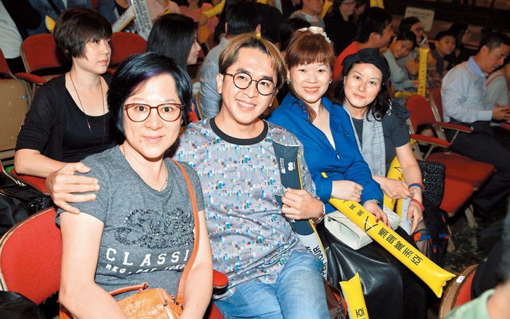 ‘Thời khóa biểu’ của cựu tài tử TVB bên ba người tình
