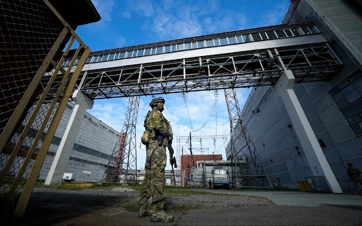 Cơ quan hạt nhân LHQ nói có nổ lớn gần nhà máy điện hạt nhân Ukraine, Nga bác bỏ