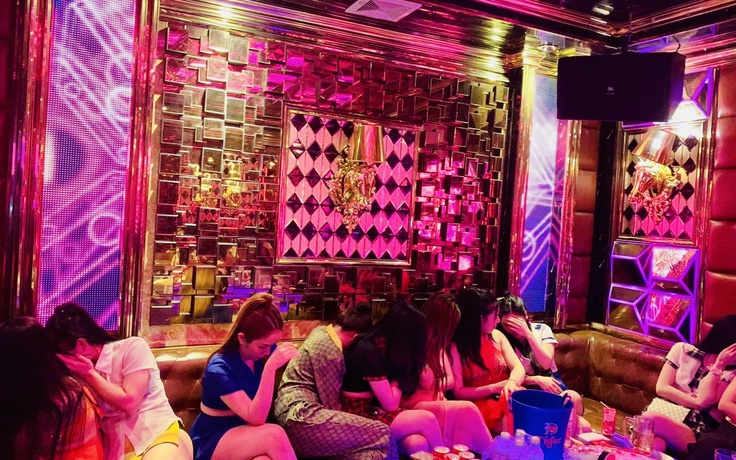 Hàng loạt quán karaoke, massage ở Bình Dương bị tạm đình chỉ hoạt động