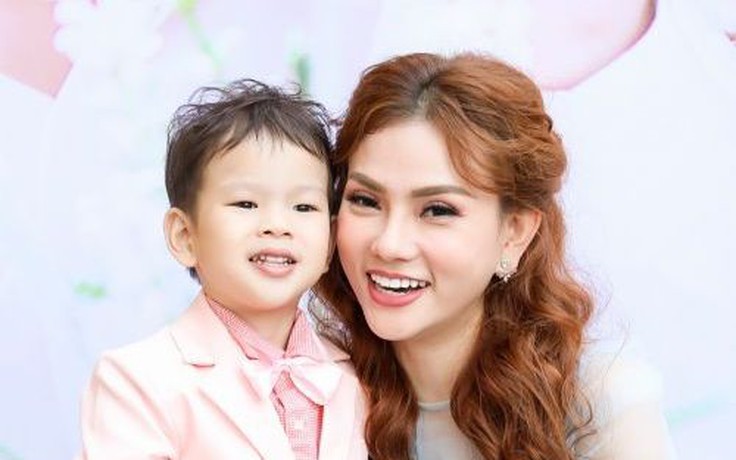 Thu Thủy hát tặng sinh nhật con trai cưng