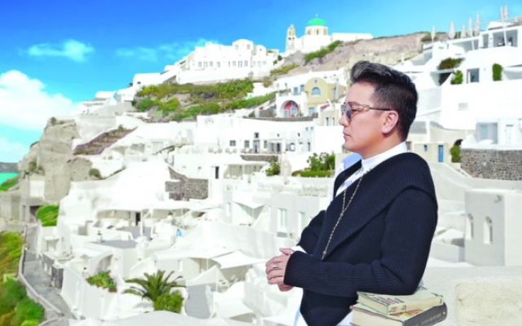 Đàm Vĩnh Hưng để dành 1 năm mới tung ra ảnh đẹp ở Hy Lạp