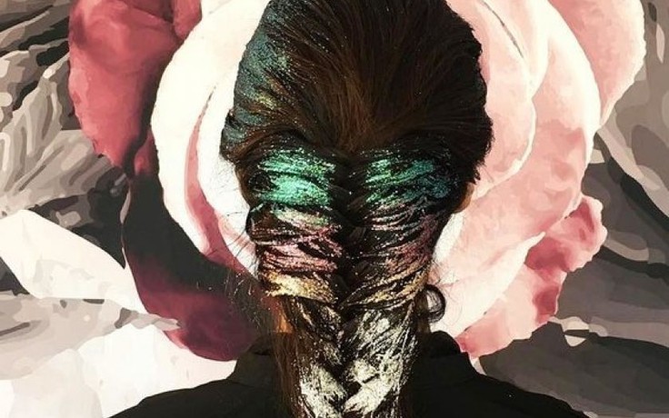 Biến hóa cùng trào lưu bím tóc lấp lánh