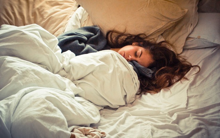 6 mẹo giữ làn da trẻ trung không nếp nhăn khi ngủ