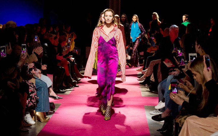 Khi người mẫu ngất xỉu