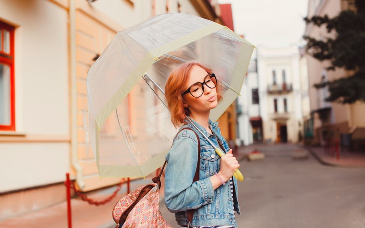 Mặc gì khi đi du lịch vào mùa mưa