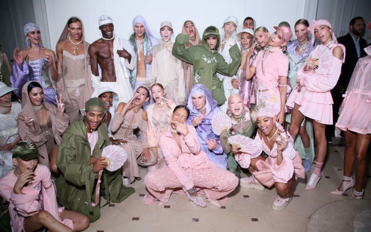 Bộ sưu tập mang phong cách Hoàng gia của Rihanna