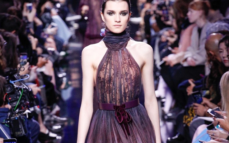Bí ẩn và quyến rũ – Công thức cho BST mới của Elie Saab