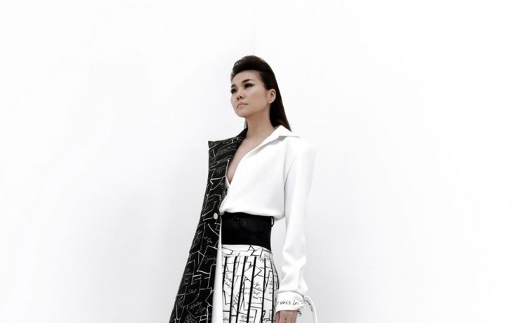 Thanh Hằng làm vedette cho BST "Thứ sáu của Chị”