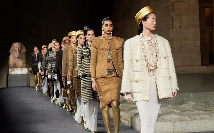 Điểm danh 10 cái nhìn ấn tượng nhất show Pre-Fall 2019 của Chanel