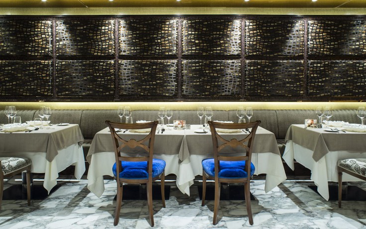 Dùng bữa ở nhà hàng "sang chảnh"