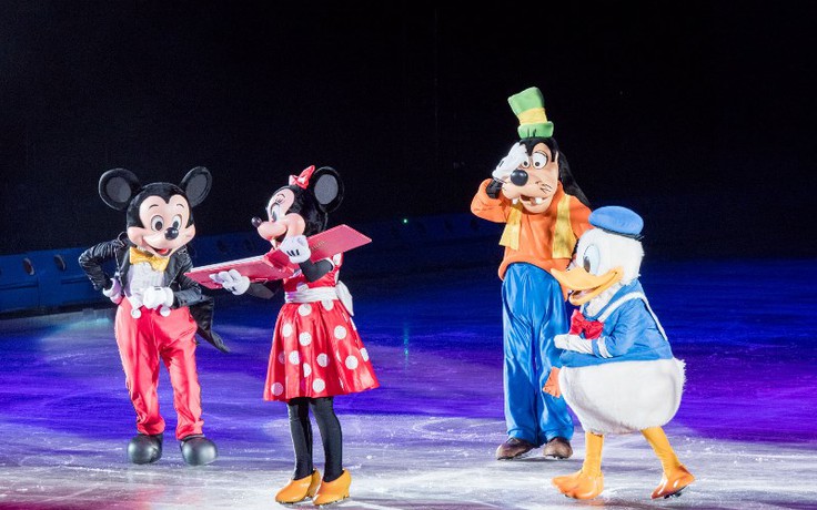 Dàn sao Việt cùng con xem Disney on Ice