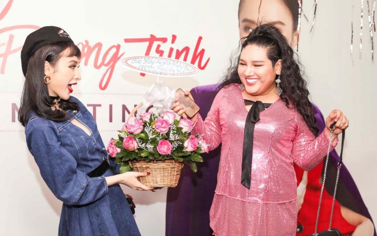Angela Phương Trinh quậy hết mình cùng fan trong buổi offline