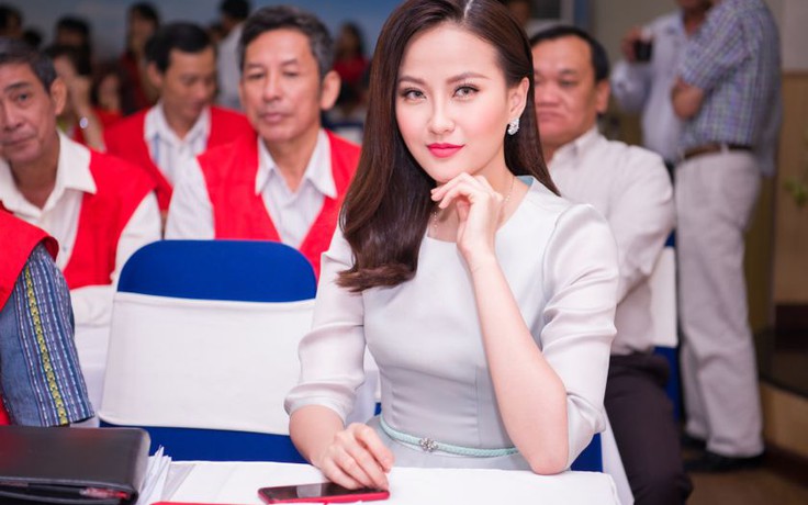 Bước chân thiện nguyện của Hoa hậu Hoàn Cầu 2017 Khánh Ngân