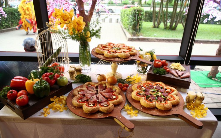 Pizza Hoa Xuân cho Tết thêm màu sắc