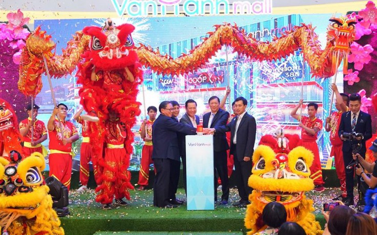 Khai trương trung tâm thương mại Vạn Hạnh