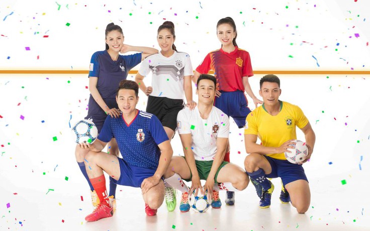 Dàn nam vương, hoa hậu hào hứng chụp ảnh cổ động World Cup 2018