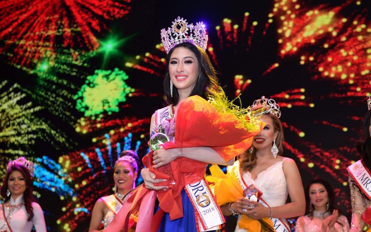 Người đẹp Jennifer Lê đăng quang Mrs.Vietnam World 2018