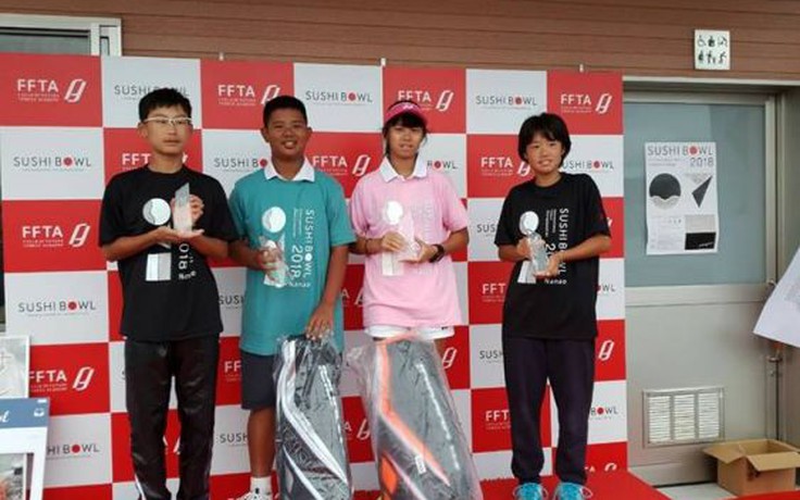 Tay vợt số 2 Việt Nam dừng bước, nhìn người Thái lên ngôi