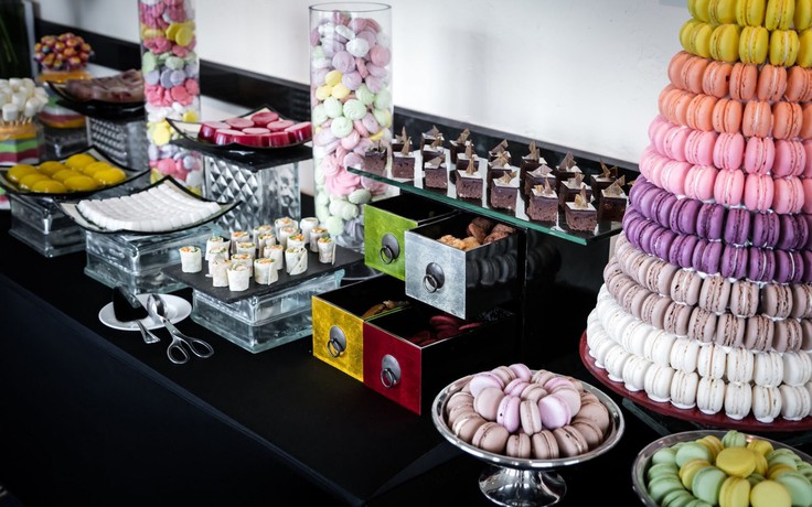 Tiệc trưa cho cả nhà trên tầng cao