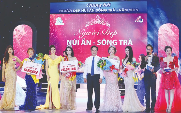 "Người đẹp" trong hiện tại và cũng là "Quý bà" trong tương lai