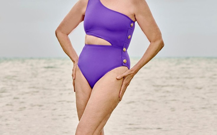 Người mẫu lừng danh Maye Musk tự tin pose dáng làm mẫu áo tắm ở tuổi 74