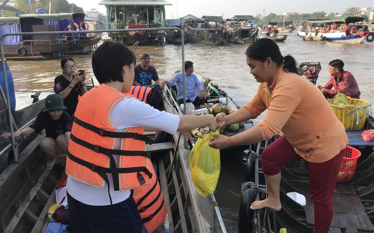 Nỗi lo rác nhựa ở hai điểm du lịch đông khách nhất Cần Thơ