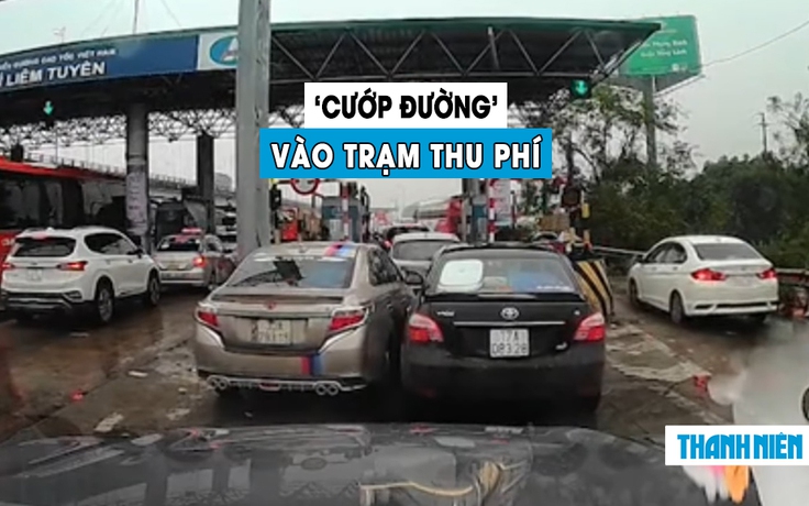 Lái xe Toyota Vios ‘giành đường’ vào trạm thu phí, dân mạng phẫn nộ