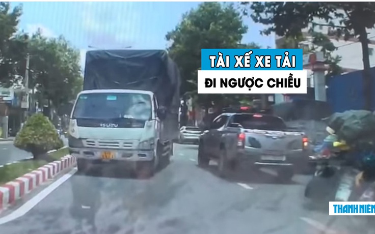 Tài xế ‘hiên ngang’ lái xe tải đi ngược chiều trên phố: Dân mạng phẫn nộ