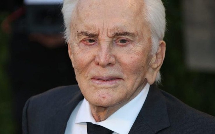 Huyền thoại điện ảnh Kirk Douglas để lại 50 triệu USD làm từ thiện