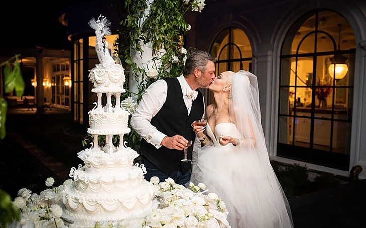 Cận cảnh đám cưới lãng mạn của Gwen Stefani và Blake Shelton tại điền trang triệu đô