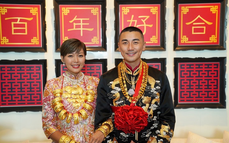 Mỹ nhân Hồng Kông đeo vàng trĩu cổ trong đám cưới với tài tử TVB