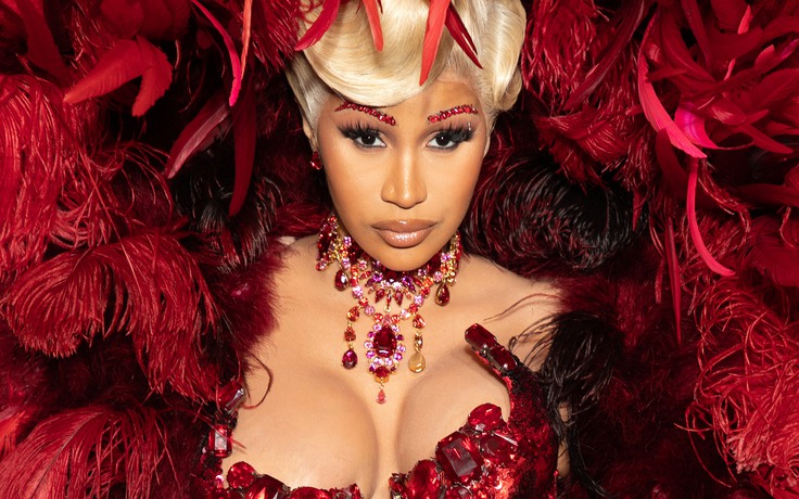 Cardi B xuất hiện gợi cảm, lộng lẫy sau 3 tuần sinh con