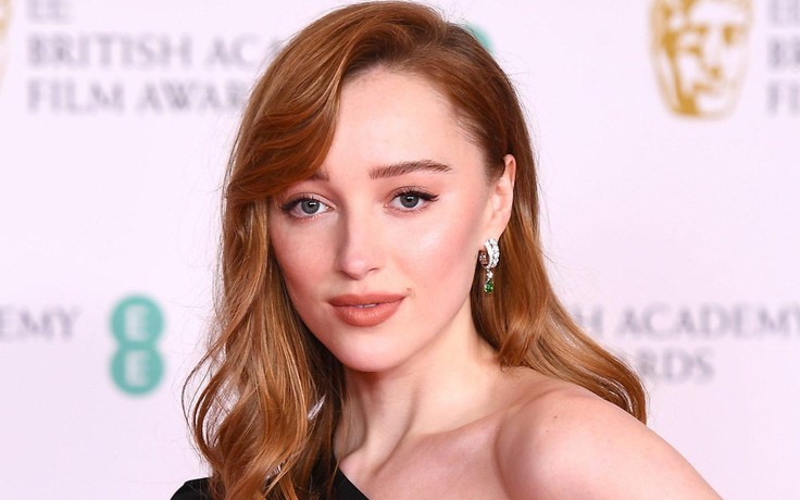 Phoebe Dynevor áp lực sau khi nổi đình đám với sêri 18+ ‘Bridgerton’