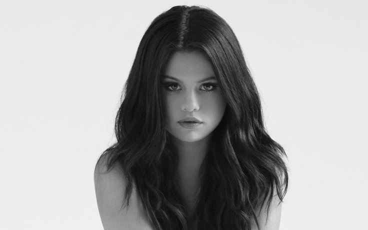 Selena Gomez xấu hổ khi từng chụp ảnh khỏa thân