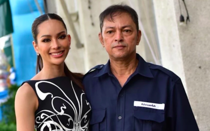 Hoa hậu Hoàn vũ Thái Lan tự hào khoe cha làm nhân viên gom rác