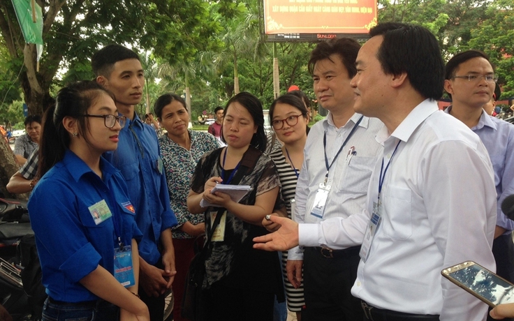 Bộ trưởng Bộ Giáo dục thị sát thi THPT Quốc gia