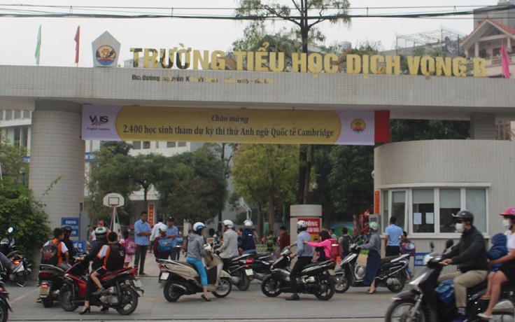 Học sinh lớp 4 rơi từ tầng 4, phụ huynh lo lắng vì chưa rõ nguyên nhân