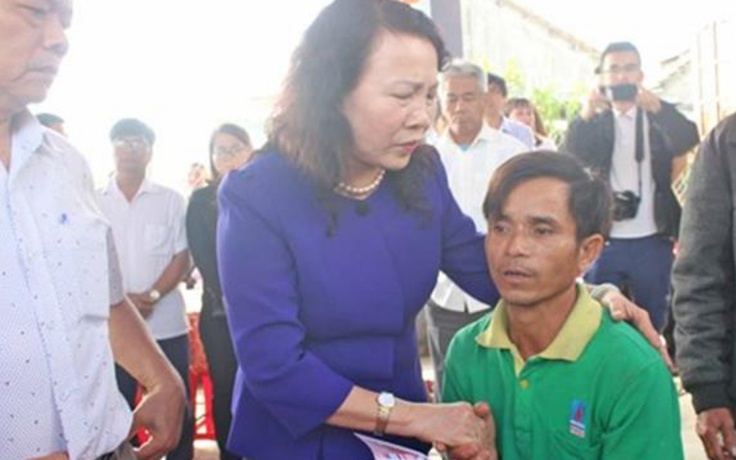 Lãnh đạo Bộ GD-ĐT thăm, động viên gia đình 6 học sinh bị đuối nước ở Quảng Nam